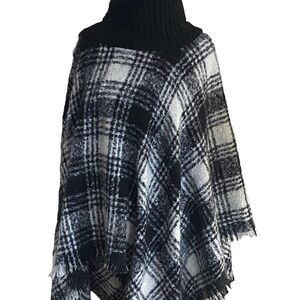 Wonderly sweater cape one size great condition